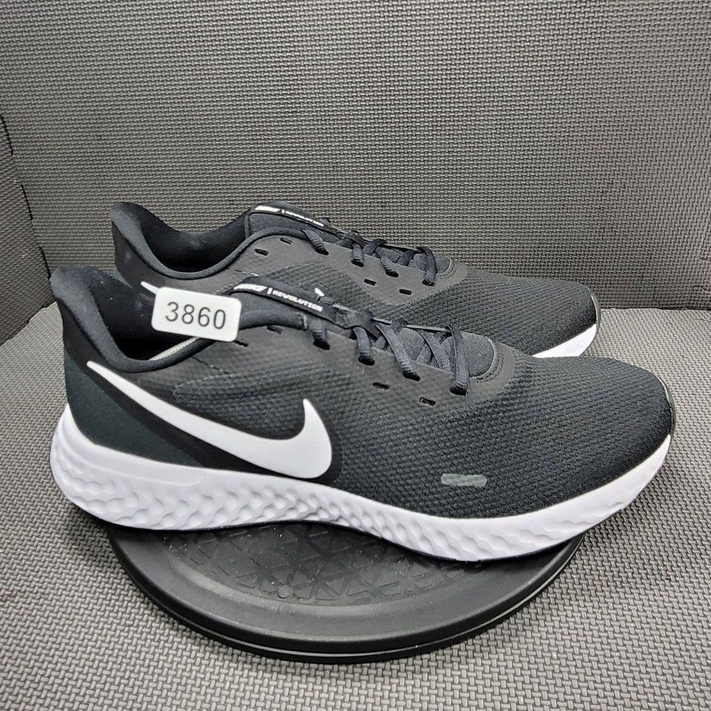 Mens Sz 14 Black & White Nike Revolution 5 Athletic Shoes
